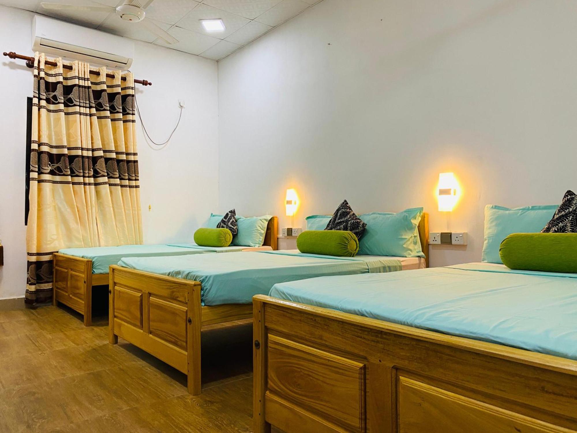 White Villa Hotel Тринкомалі Екстер'єр фото